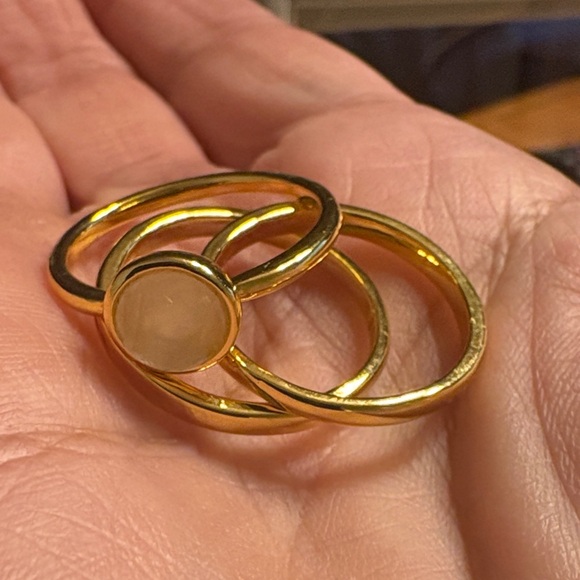 Elegant Gold-Toned & Inlaid Moonstone Ring - Picture 3 of 3